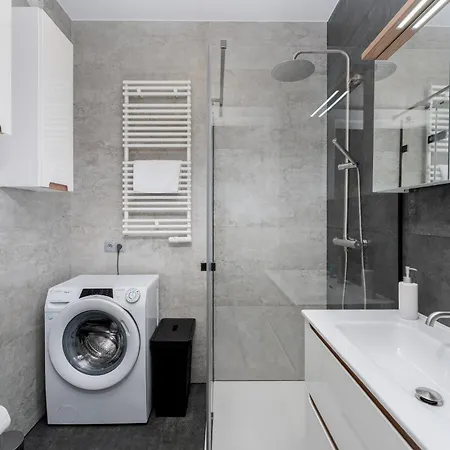 Wislane Tarasy 2 0 Modern Space By Bookinghost شقة